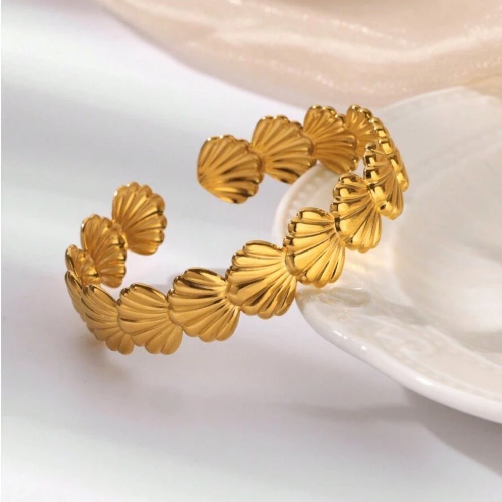 Gold Shell Bracelet N911 - Picture 2 of 5